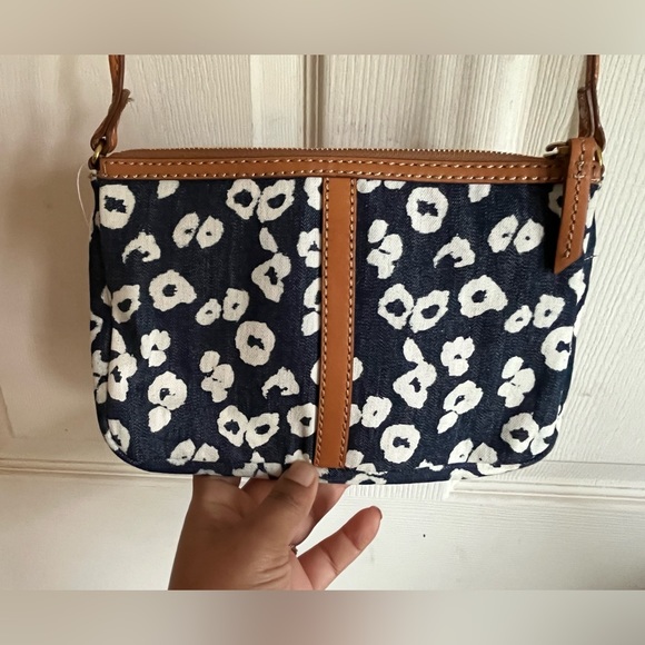 Fossil canvas and leather crossbody - Picture 2 of 8